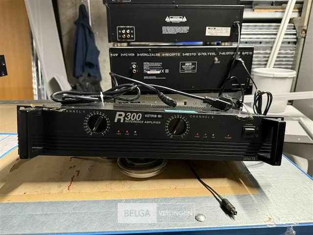 Versterker inter m model r300 - afbeelding 2 van  3