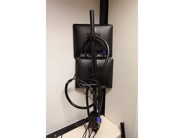 Vertical mounted dual monitor base, with 2x 17" dell monitor - afbeelding 2 van  3