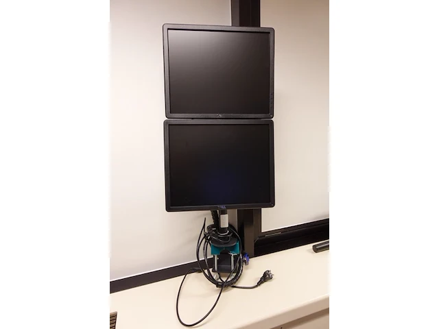 Vertical mounted dual monitor base, with 2x 17" dell monitor - afbeelding 1 van  3