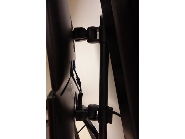 Vertical mounted dual monitor base, with 2x 17" dell monitor - afbeelding 2 van  3