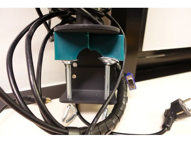 Vertical mounted dual monitor base, with 2x 17" dell monitor - afbeelding 3 van  3