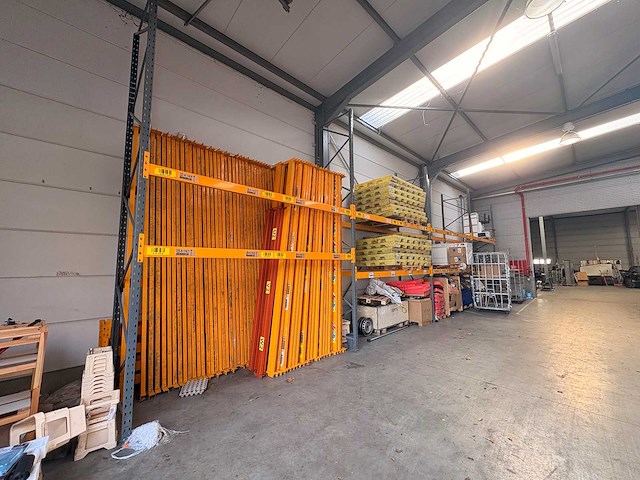 Vertical storage racks - afbeelding 1 van  3