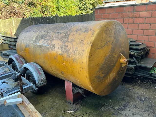 Verticale opslagtank mazout stookolie + pomp - afbeelding 1 van  9