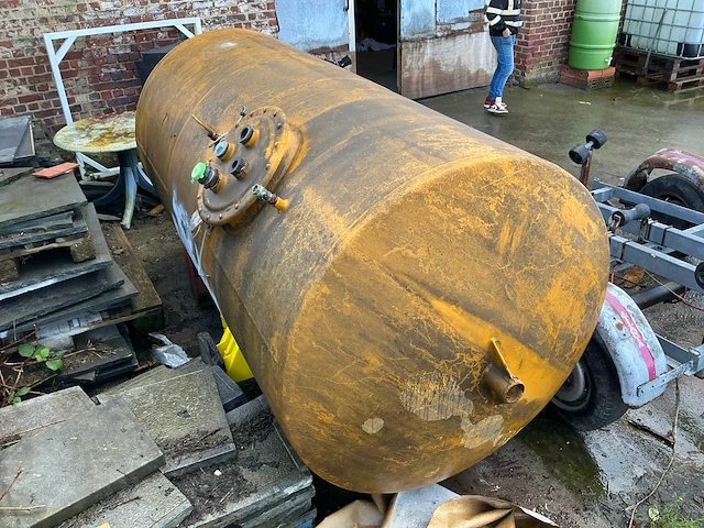 Verticale opslagtank mazout stookolie + pomp - afbeelding 4 van  9