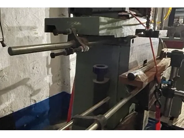 Vertongen framar kettingboormachine - afbeelding 6 van  10
