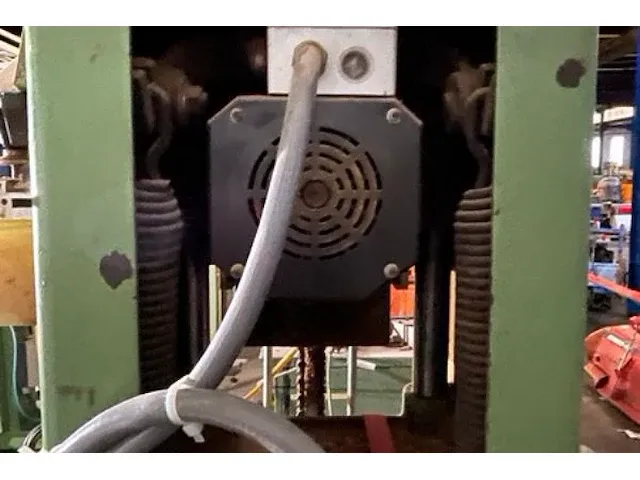 Vertongen framar kettingboormachine - afbeelding 8 van  10