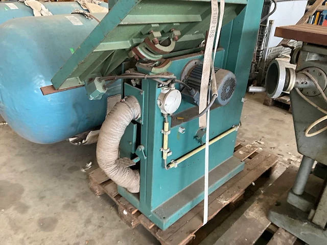 Vertongen lintzaagmachine - afbeelding 10 van  10
