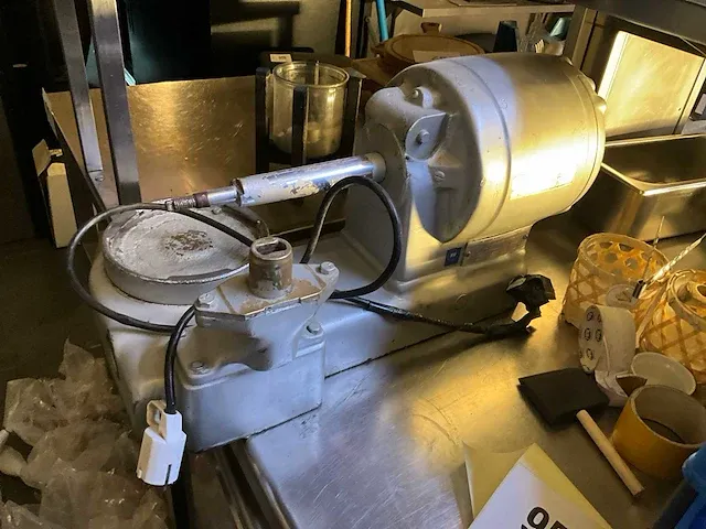 Verwerkingsmachine hobart type 8.142 - afbeelding 1 van  10