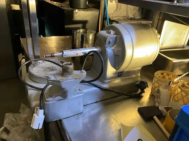 Verwerkingsmachine hobart type 8.142 - afbeelding 3 van  10