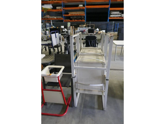 Verzameling stoelen - afbeelding 1 van  7