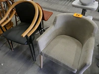 Verzameling stoelen - afbeelding 4 van  7