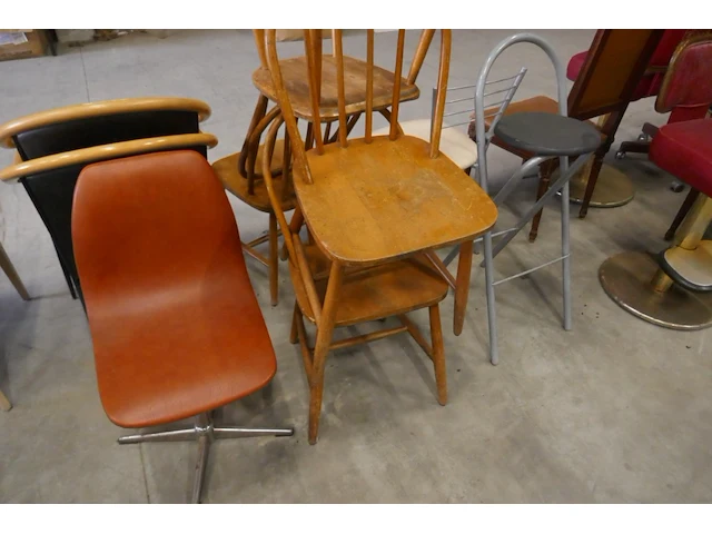 Verzameling stoelen - afbeelding 7 van  7