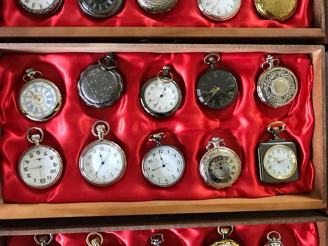 Verzameling zakhorloges (82x) inclusief 3 display kastjes - afbeelding 4 van  21