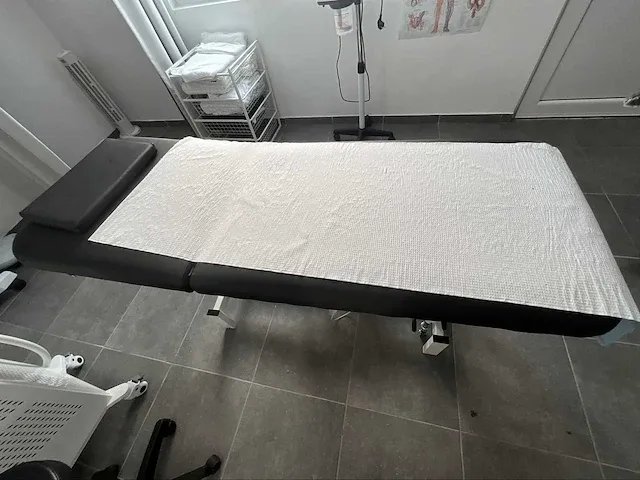 Verzorgingstafel, elektrisch - afbeelding 1 van  4