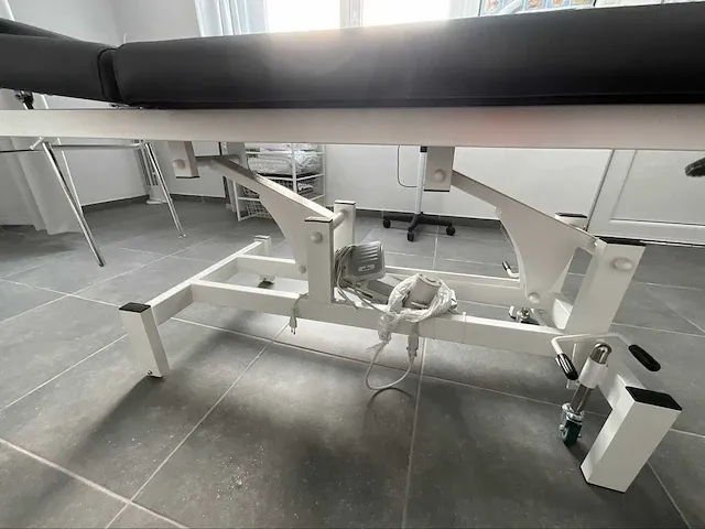 Verzorgingstafel, elektrisch - afbeelding 3 van  4