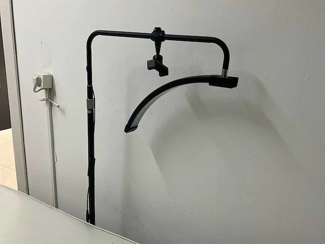 Verzorgingstafel met staande lamp - afbeelding 3 van  15
