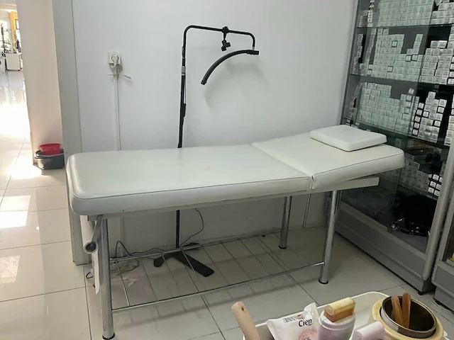 Verzorgingstafel met staande lamp - afbeelding 1 van  15
