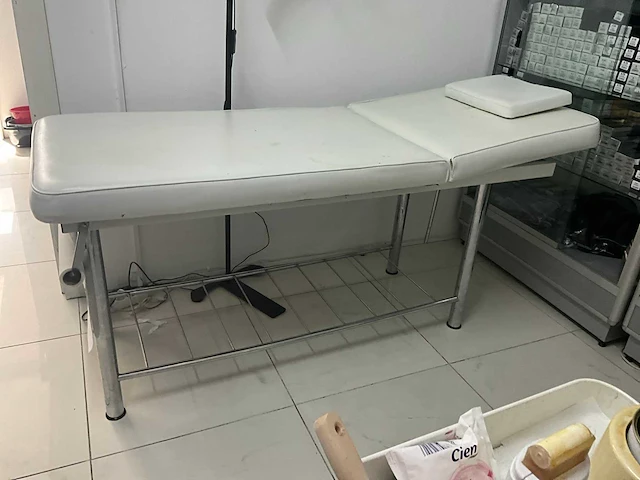 Verzorgingstafel met staande lamp - afbeelding 8 van  15