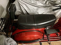 Vespa - 200 - vespa oldtimer bike red - afbeelding 2 van  33