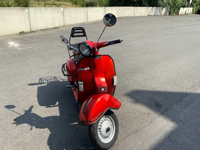 Vespa - 200 - vespa oldtimer bike red - afbeelding 8 van  33