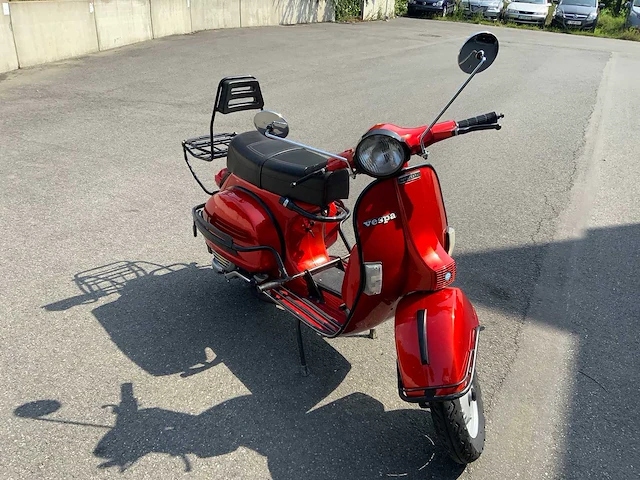 Vespa - 200 - vespa oldtimer bike red - afbeelding 9 van  33