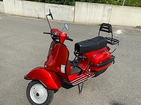 Vespa - 200 - vespa oldtimer bike red - afbeelding 15 van  33