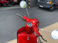 Vespa - 200 - vespa oldtimer bike red - afbeelding 16 van  33