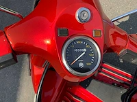 Vespa - 200 - vespa oldtimer bike red - afbeelding 17 van  33