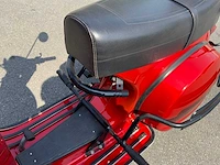 Vespa - 200 - vespa oldtimer bike red - afbeelding 19 van  33