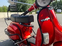 Vespa - 200 - vespa oldtimer bike red - afbeelding 22 van  33