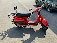 Vespa - 200 - vespa oldtimer bike red - afbeelding 12 van  33