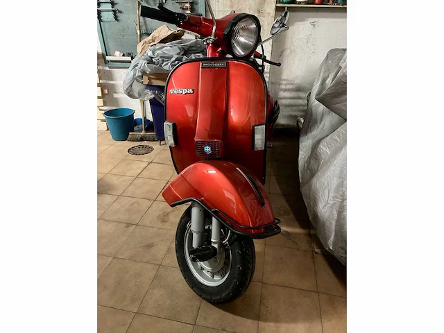 Vespa - 200 - vespa oldtimer bike red - afbeelding 31 van  33