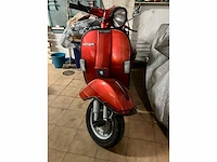 Vespa - 200 - vespa oldtimer bike red - afbeelding 31 van  33