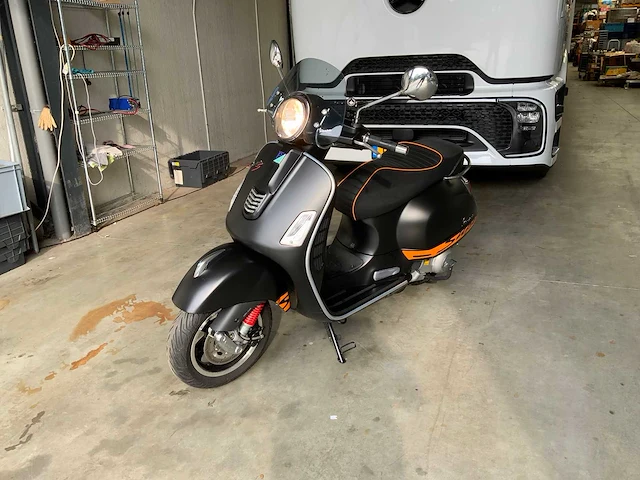 Vespa - gts 300 supersport abs - motorcycle - afbeelding 1 van  22