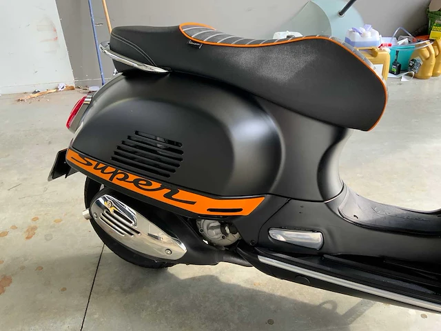 Vespa - gts 300 supersport abs - motorcycle - afbeelding 16 van  22