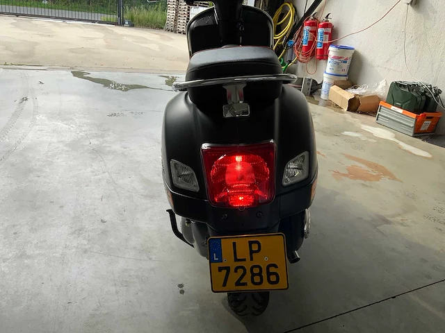 Vespa - gts 300 supersport abs - motorcycle - afbeelding 20 van  22
