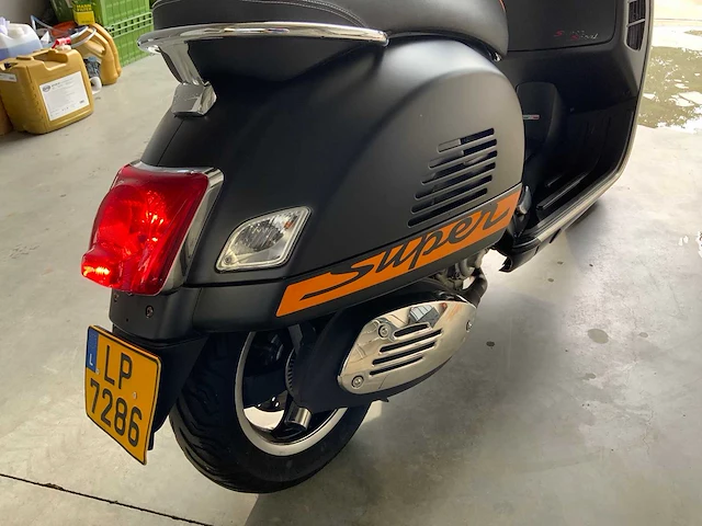 Vespa - gts 300 supersport abs - motorcycle - afbeelding 21 van  22