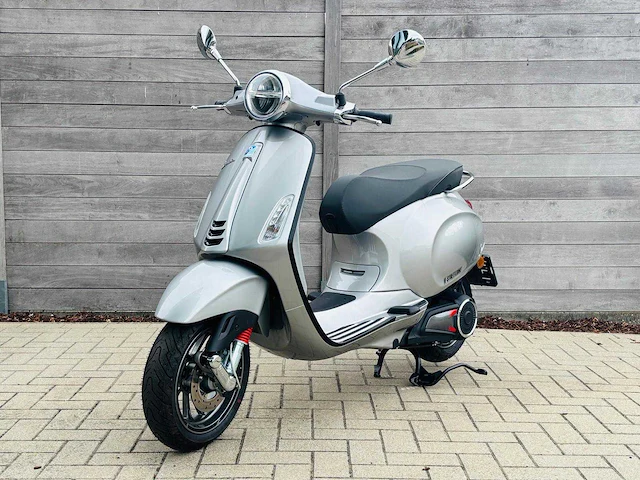 Vespa elettrica scooter - afbeelding 1 van  7