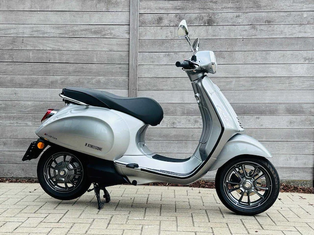 Vespa elettrica scooter - afbeelding 2 van  7