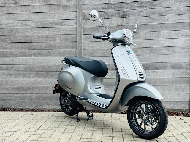 Vespa elettrica scooter - afbeelding 3 van  7