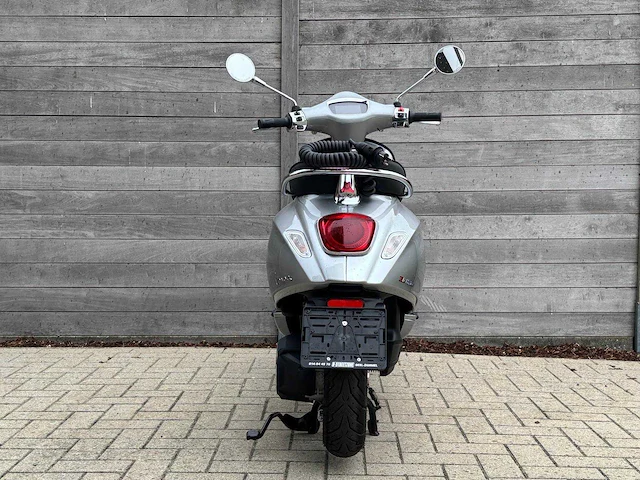 Vespa elettrica scooter - afbeelding 5 van  7