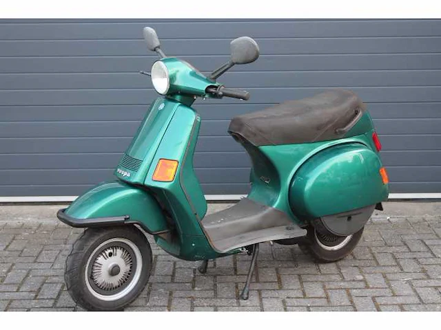 Vespa piaggio - cosa - retro scooter - afbeelding 1 van  6