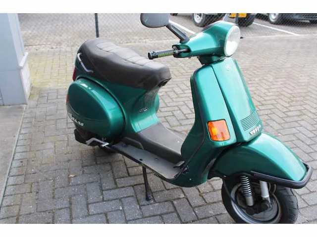 Vespa piaggio - cosa - retro scooter - afbeelding 5 van  6