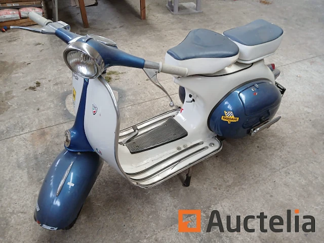 Vespa - afbeelding 1 van  3
