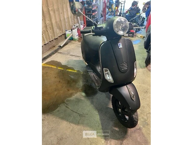 Vespa - afbeelding 2 van  5