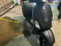 Vespa - afbeelding 2 van  5