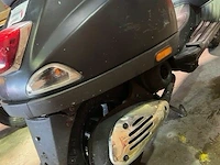 Vespa - afbeelding 3 van  5