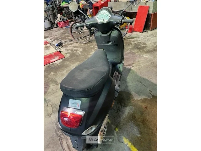 Vespa - afbeelding 4 van  5