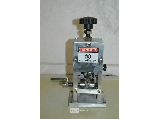 Vevor kabel stripmachine manoweer 30x10cm - afbeelding 1 van  5