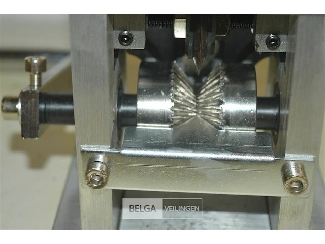 Vevor kabel stripmachine manoweer 30x10cm - afbeelding 3 van  5
